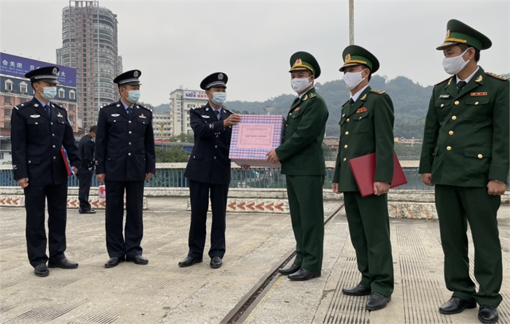 Vietnam’s border guard units extend New Year greetings to Chinese units